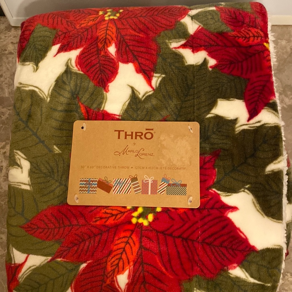 NWT Thro by Marlo Lorenz  Decorative Throw